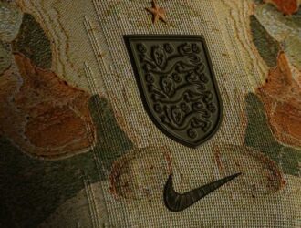 Дизайнер Settpace выпустил футболку England x Burberry