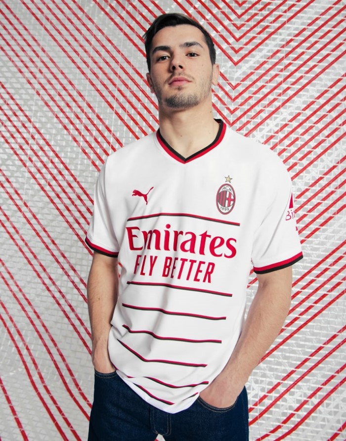 Выездная футболка Милана 2023