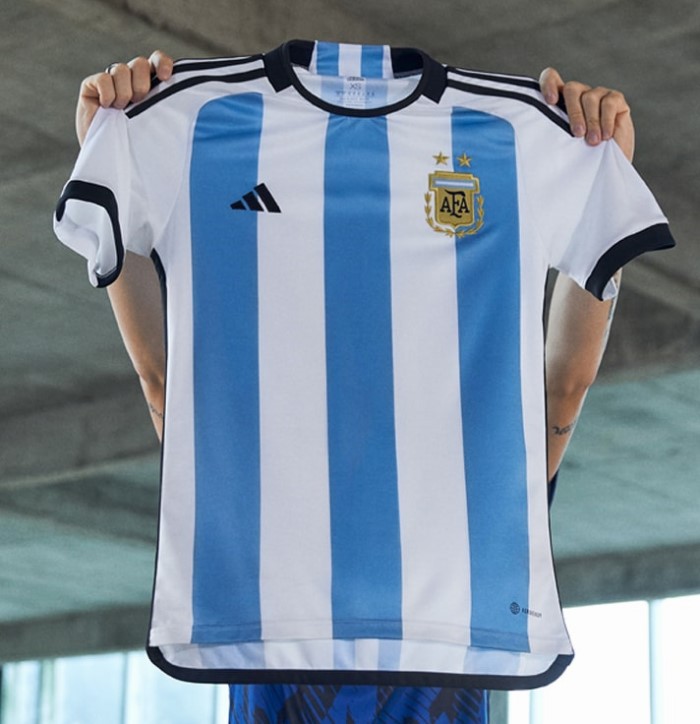 Домашняя футболка Аргентины 2022