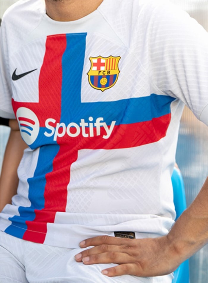 Третья футболка Барселоны 2023